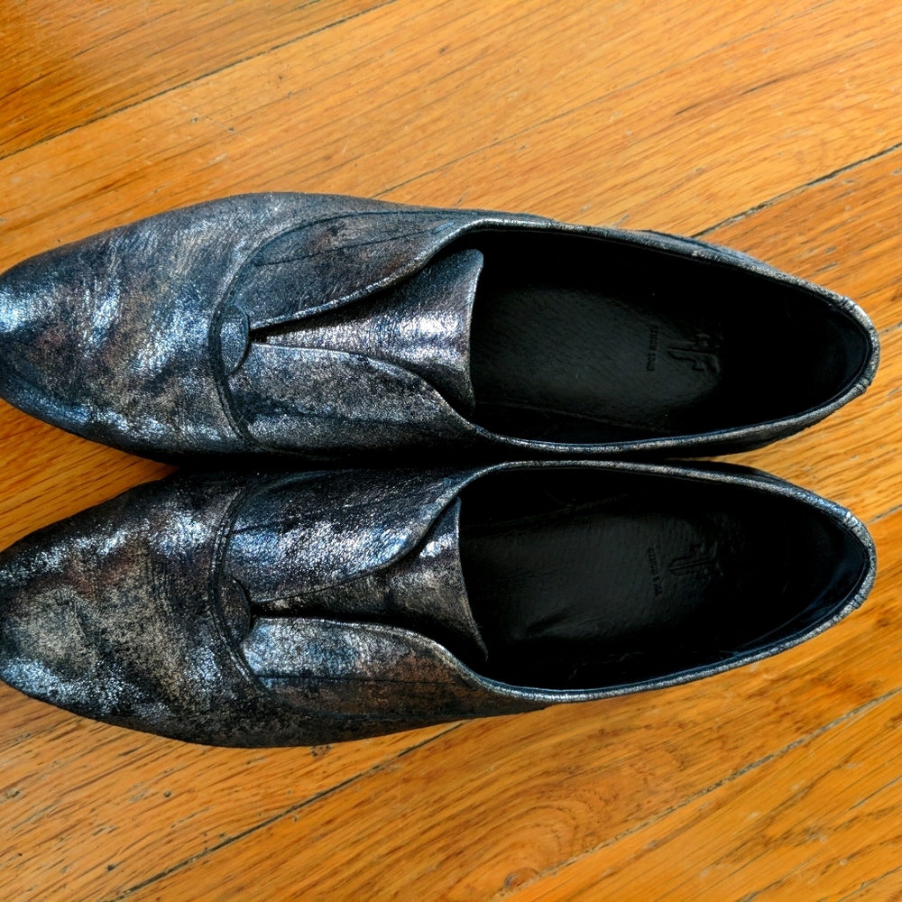 Frye Terri Black Gold Metallic Leather Flat 7.5M